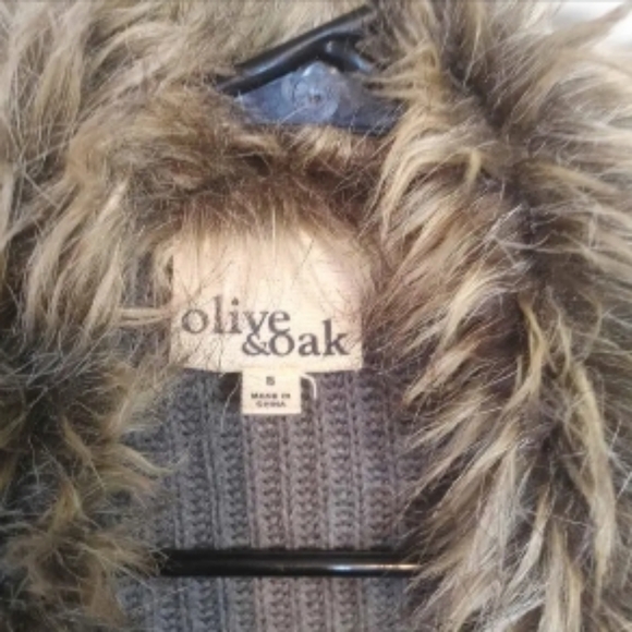 OLIVE & OAK - Gorgeous Grey Oversized Knitted Long Cardigan With Faux Fur Neck - Picture 3 of 5